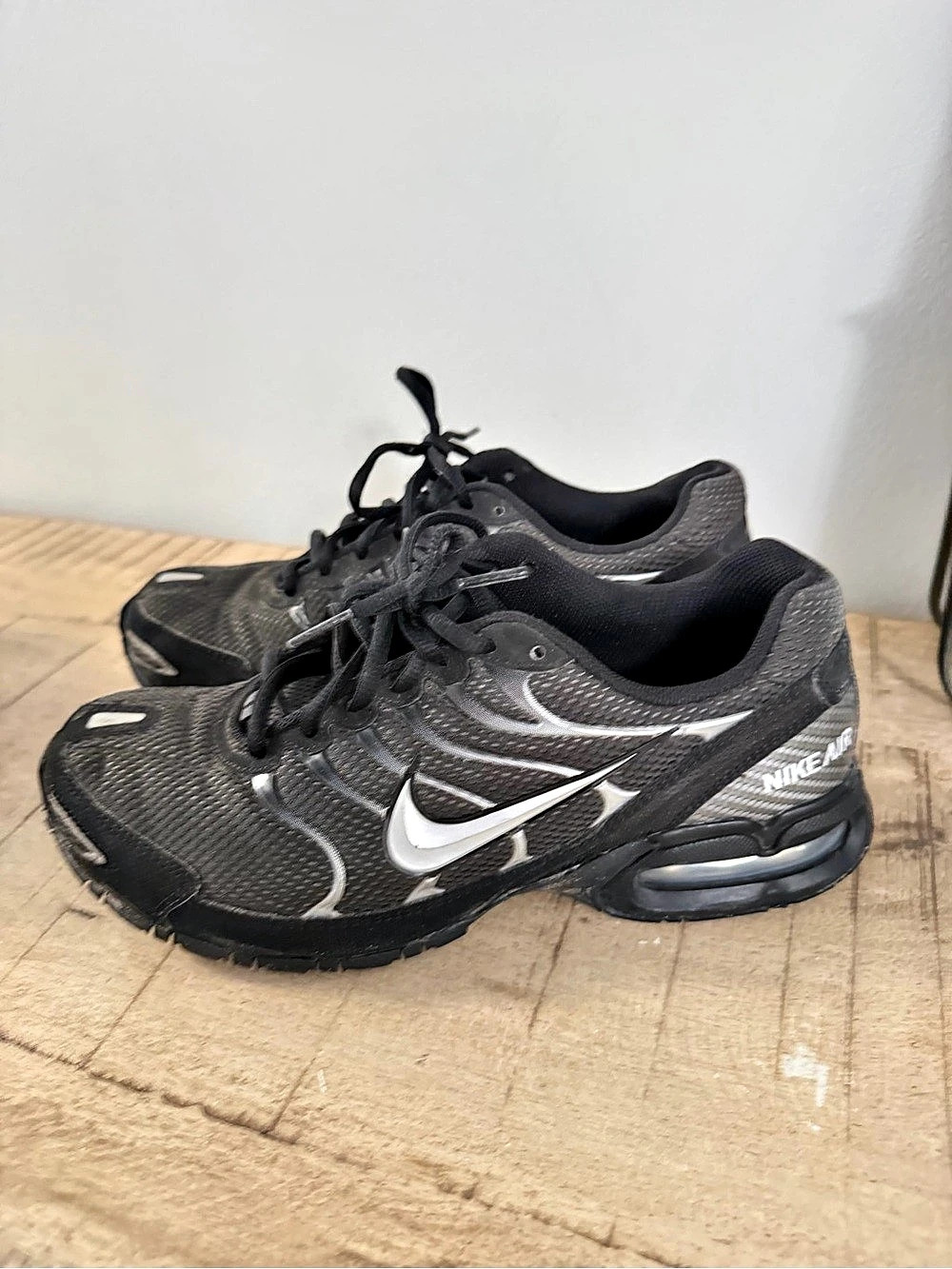 Nike Air Max Torch 4 Athletic Shoes Black & White US 8
